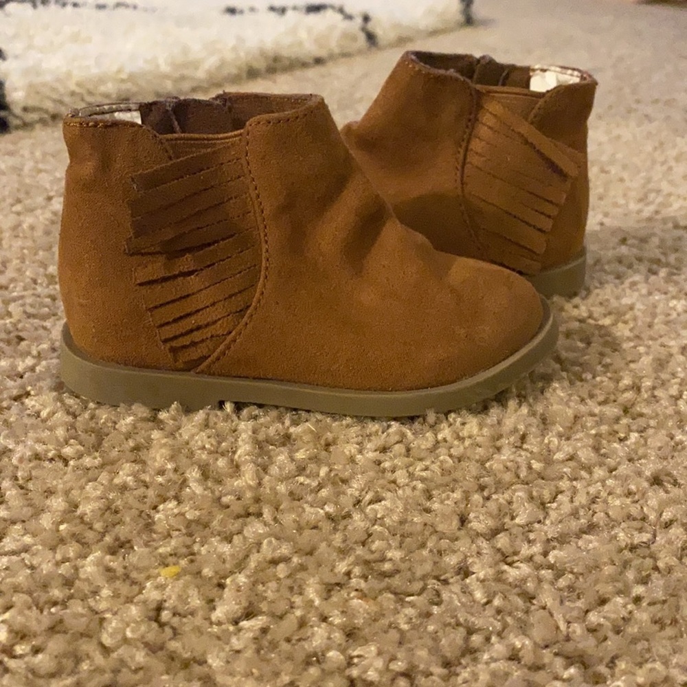 Toddler fringe boots size 5